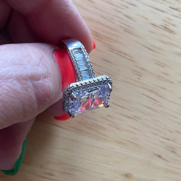 Radiant Silver Ring with Clear Gemstone - Picture 8 of 9
